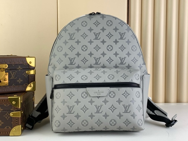 Louis Vuitton Discovery backpack grey M46557